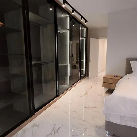 Zeus Deluxe Lägenhet Tirana
