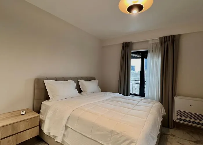 Zeus Deluxe Appartamento Tirana