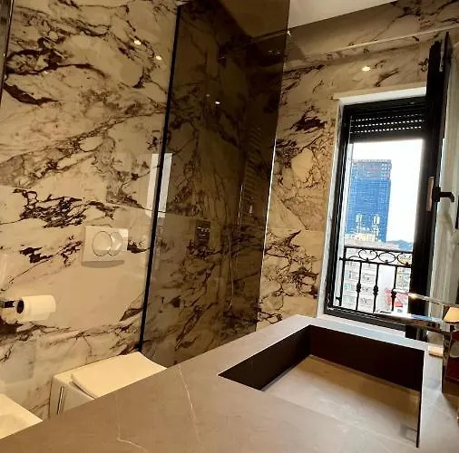 Zeus Deluxe Appartamento Tirana