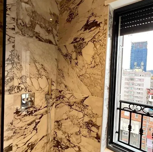 Zeus Deluxe Appartamento Tirana